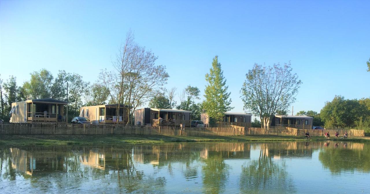 Camping La Haie Penee **** Saint-Quentin-en-Tourmont Kültér fotó