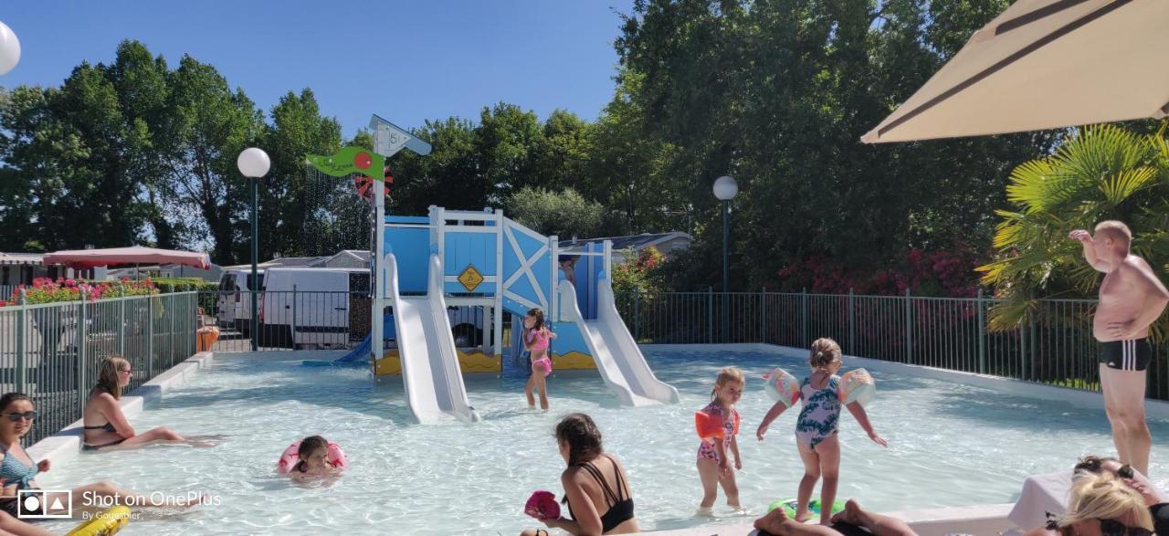 Camping La Haie Penee **** Saint-Quentin-en-Tourmont Kültér fotó
