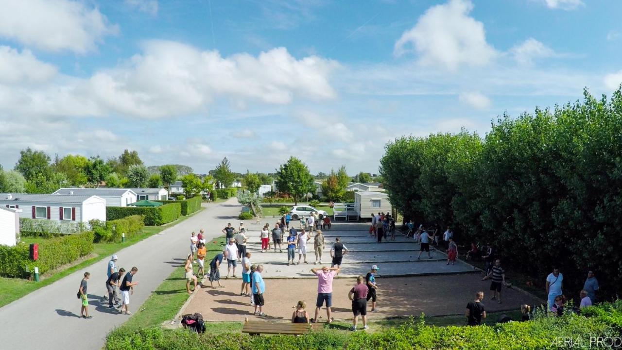 Camping La Haie Penee **** Saint-Quentin-en-Tourmont Kültér fotó