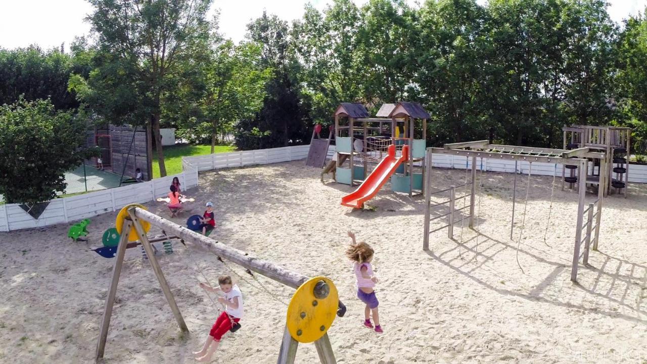 Camping La Haie Penee **** Saint-Quentin-en-Tourmont Kültér fotó