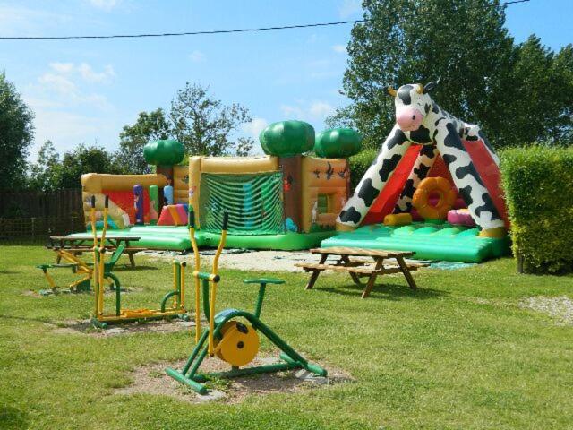 Camping La Haie Penee **** Saint-Quentin-en-Tourmont Kültér fotó