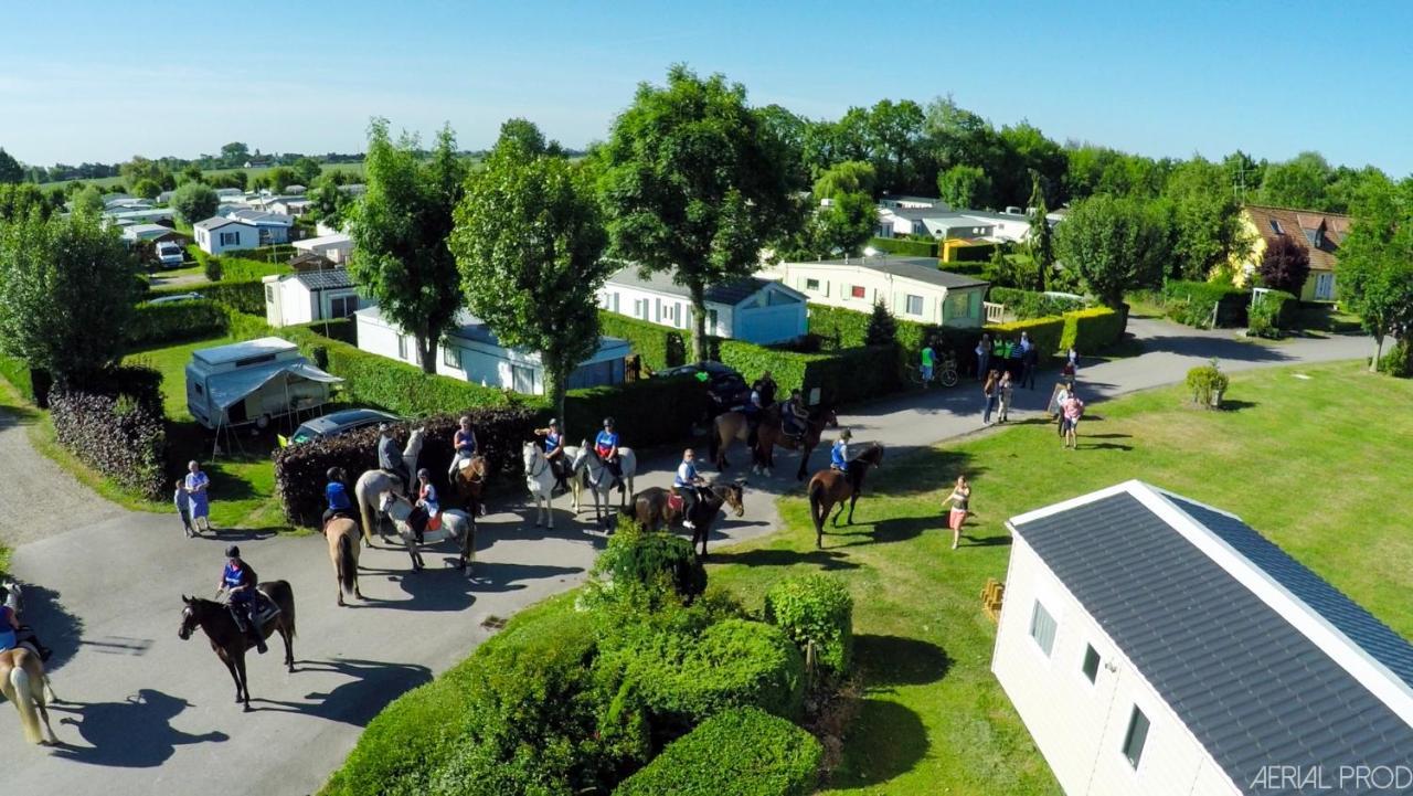 Camping La Haie Penee **** Saint-Quentin-en-Tourmont Kültér fotó